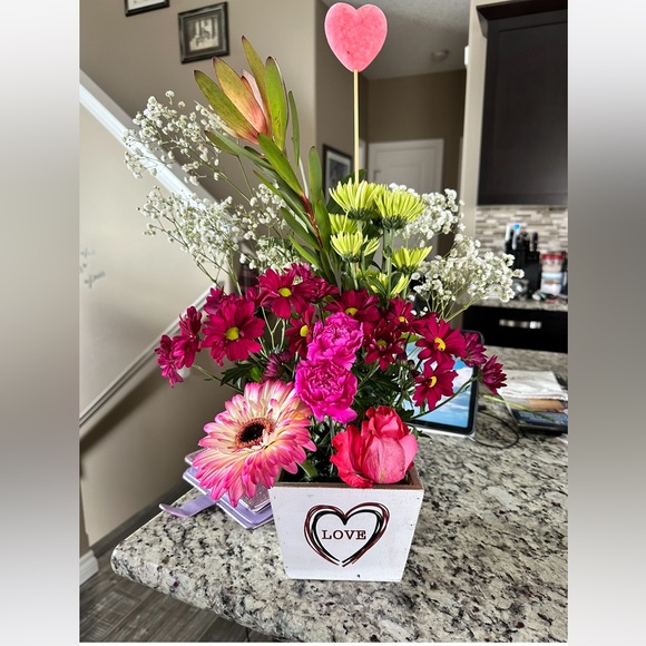 Cute 🥰 wooden planter with insert - Picture 2 of 5